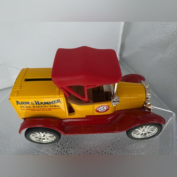 “Arm & Hammer” Vintage 1918 Ford Runabout Car Bank - Picture 2 of 6